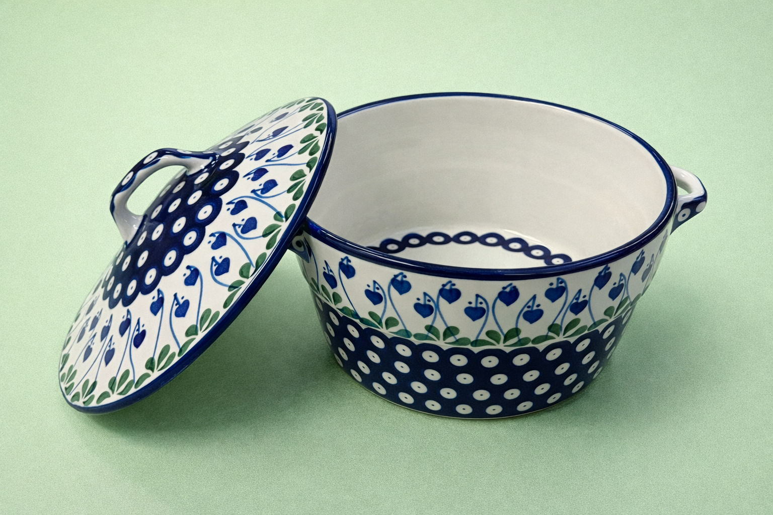 Polish Pottery Traditional(Drop Hearts) Round Baker w/ Lid